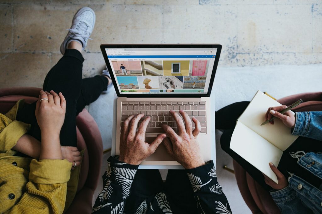 A marketing team offering international SEO service