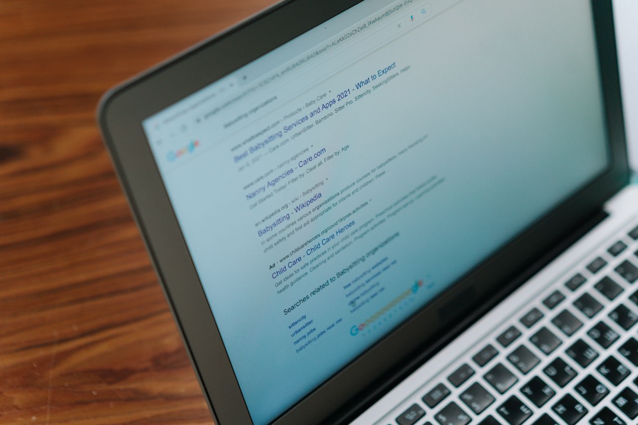 Close up of a SERP showing various links